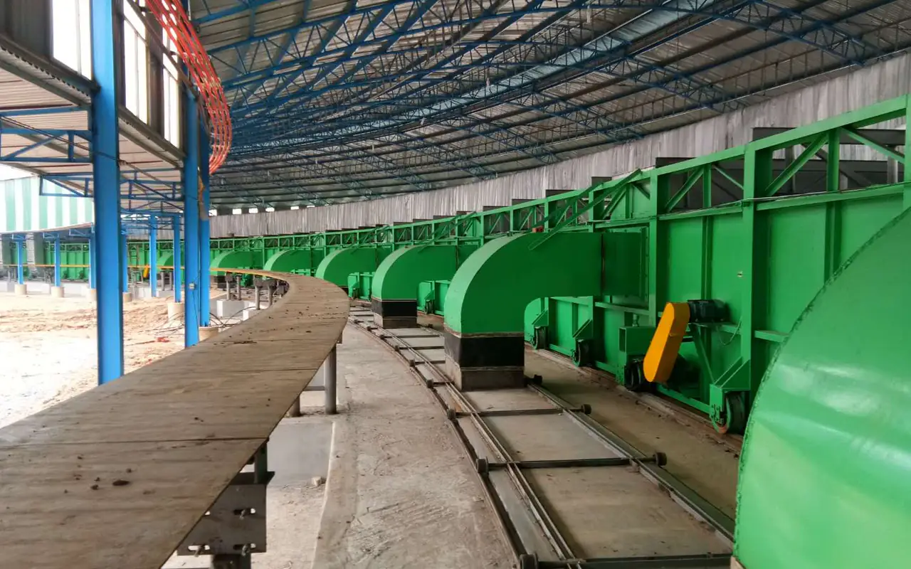 Curved kiln body and conveying route at the Quang Binh mobile tunnel kiln project
